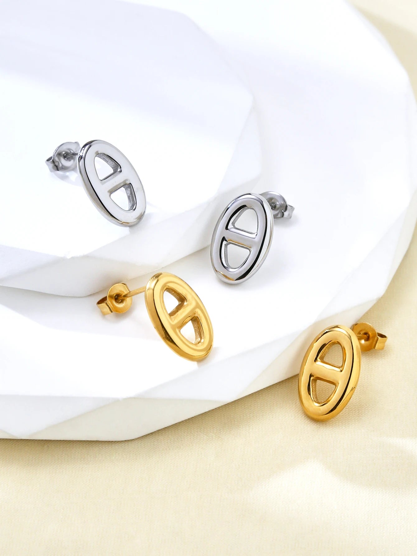 Japanese & Korean Minimalist, Versatile, Cool-Tone,Unique,Niche Stainless Steel 18K Gold-Plated Pig Nose Stud Earrings for Women